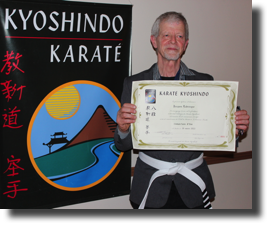 Dipl&ocirc;me de 8e dan remis &agrave; notre fondateur et directeur, Jacques Labrecque